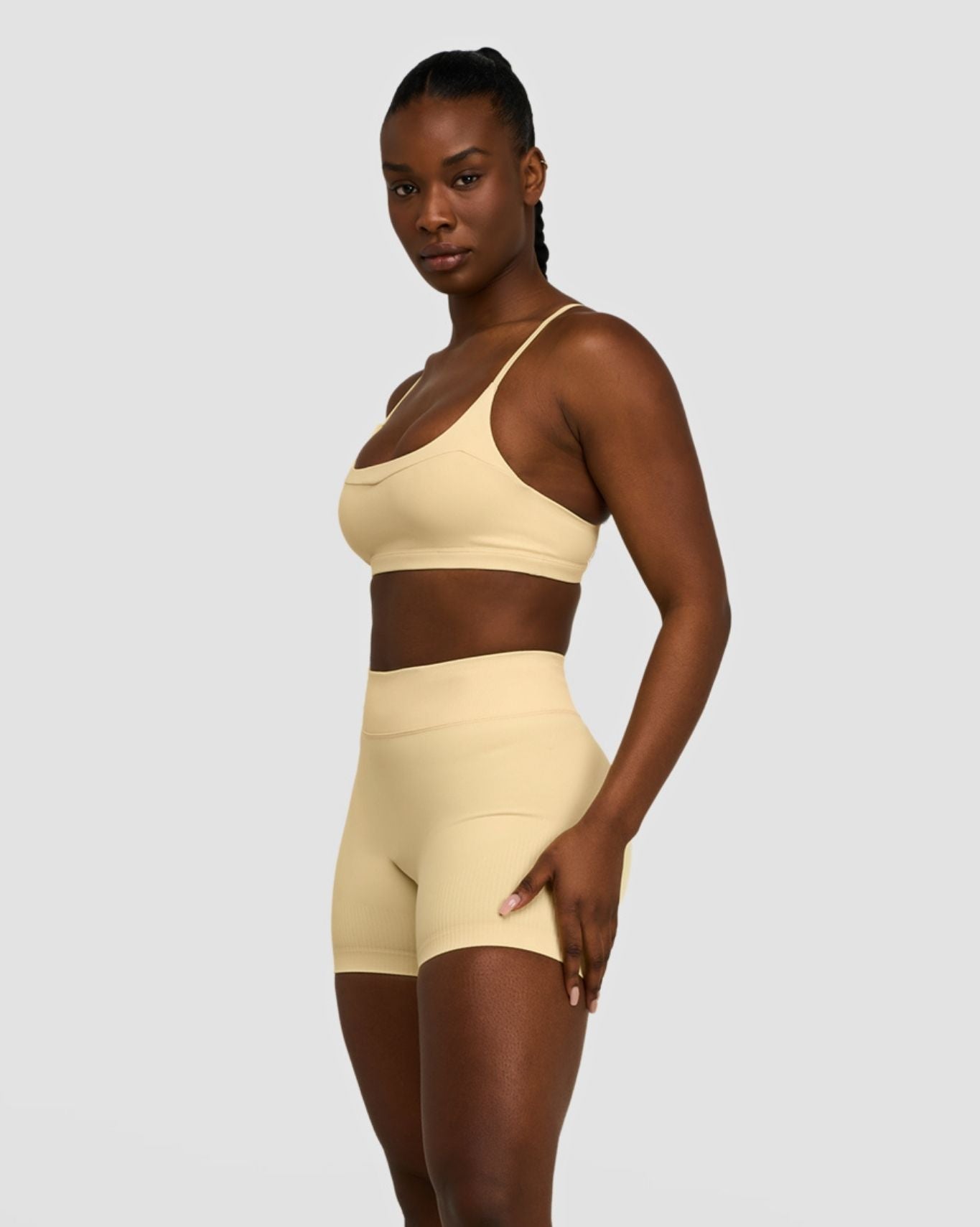 Elevate™ Sculpting Seamless Scoop Neck Bra | Golden Butter