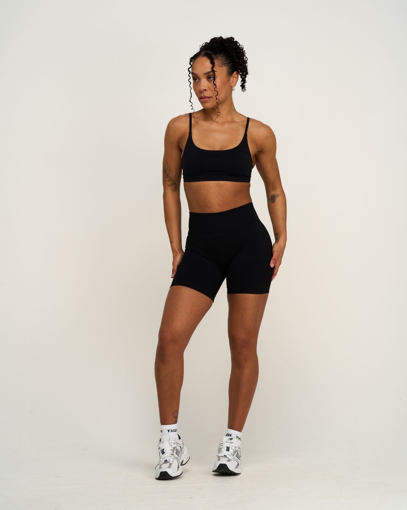 Elevate™ Sculpting Seamless Scoop Neck Bra | Night Black