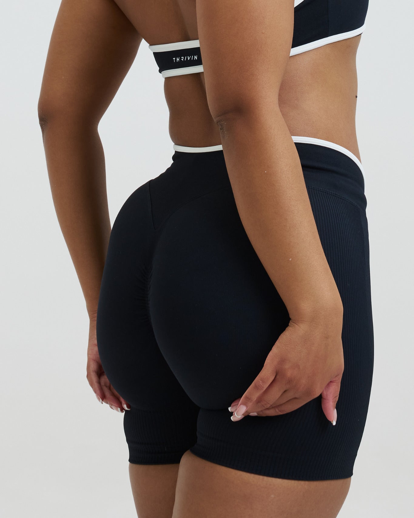 Elevate™ Outline Short Scrunch Shorts | Night Black