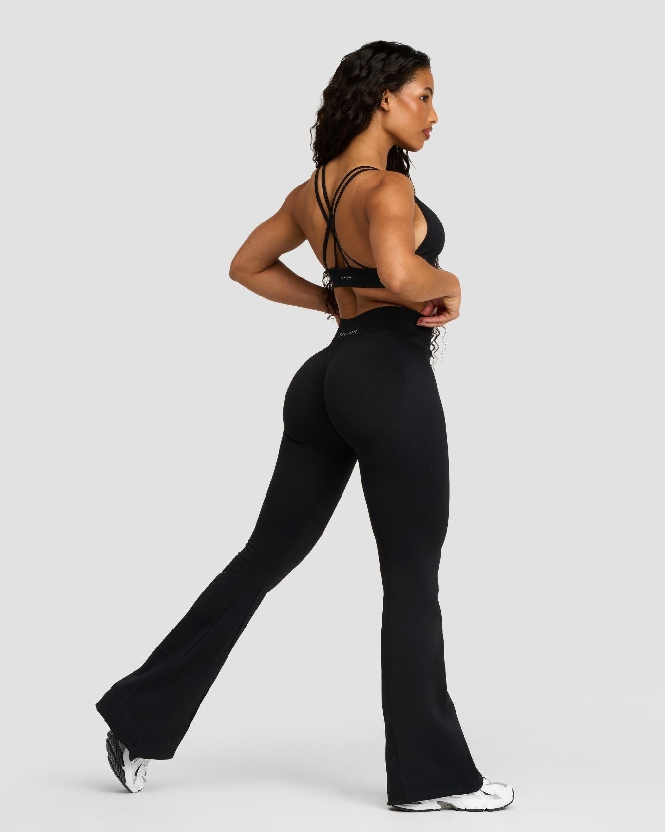 Elevate™ Sculpting Mid V-Waist Scrunch Flare | Night Black