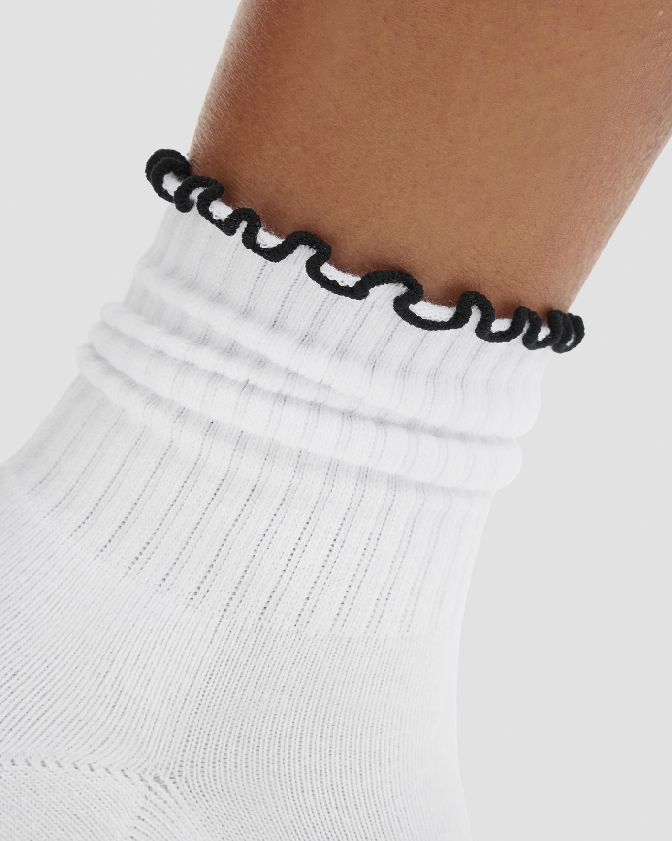 THRIVIN Frill Ruffle Socks | Night Black