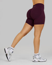 Elevate™ Sculpting Mid Waist Scrunch Shorts | Winter Plum