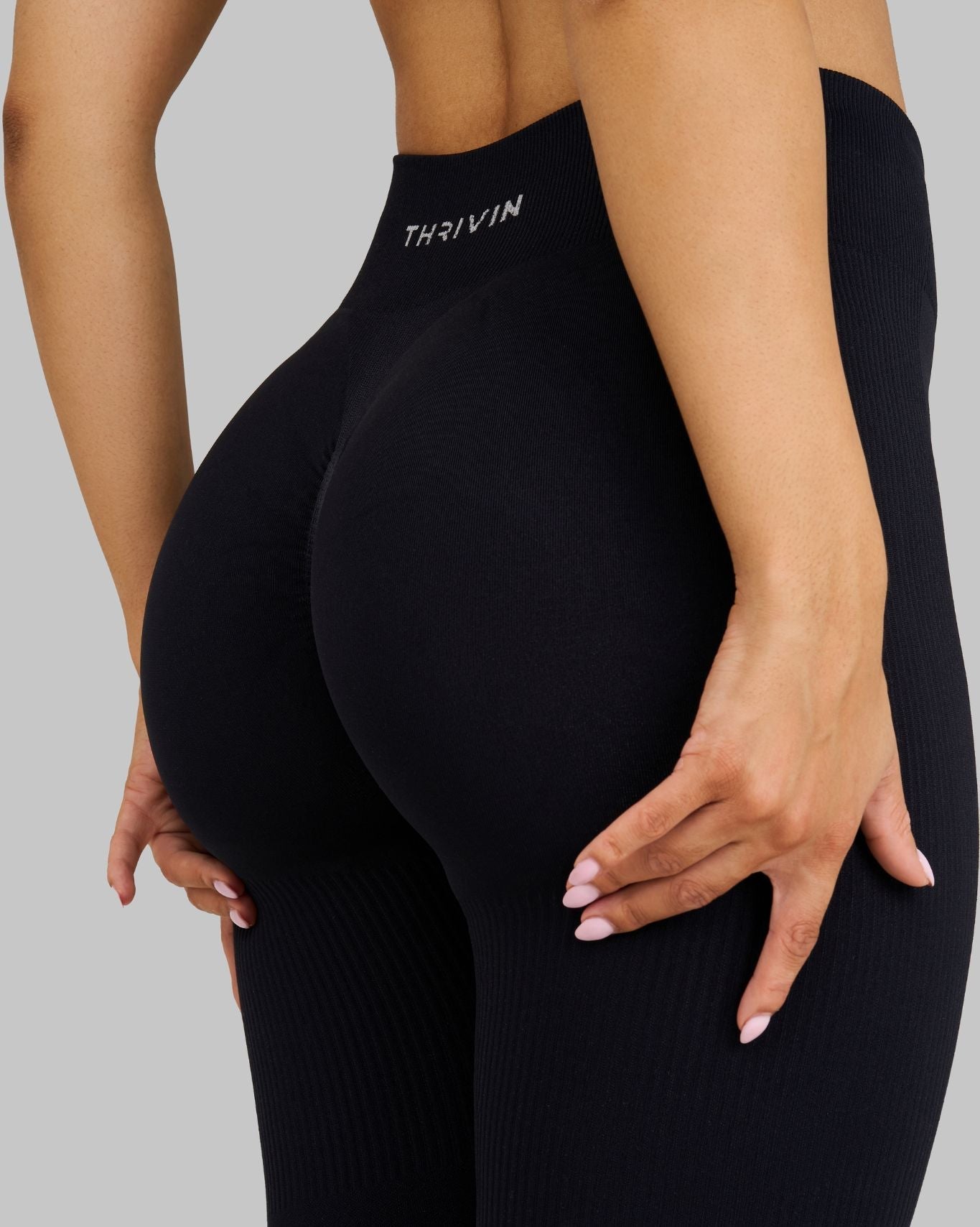 Elevate™ Sculpting Mid Waist Scrunch Leggings | Night Black