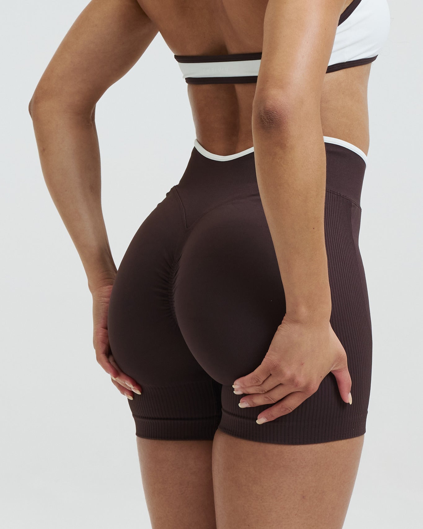 Elevate™ Outline Short Scrunch Shorts | Coffee