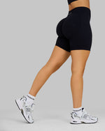 Alex is 165cm and wears a size S.