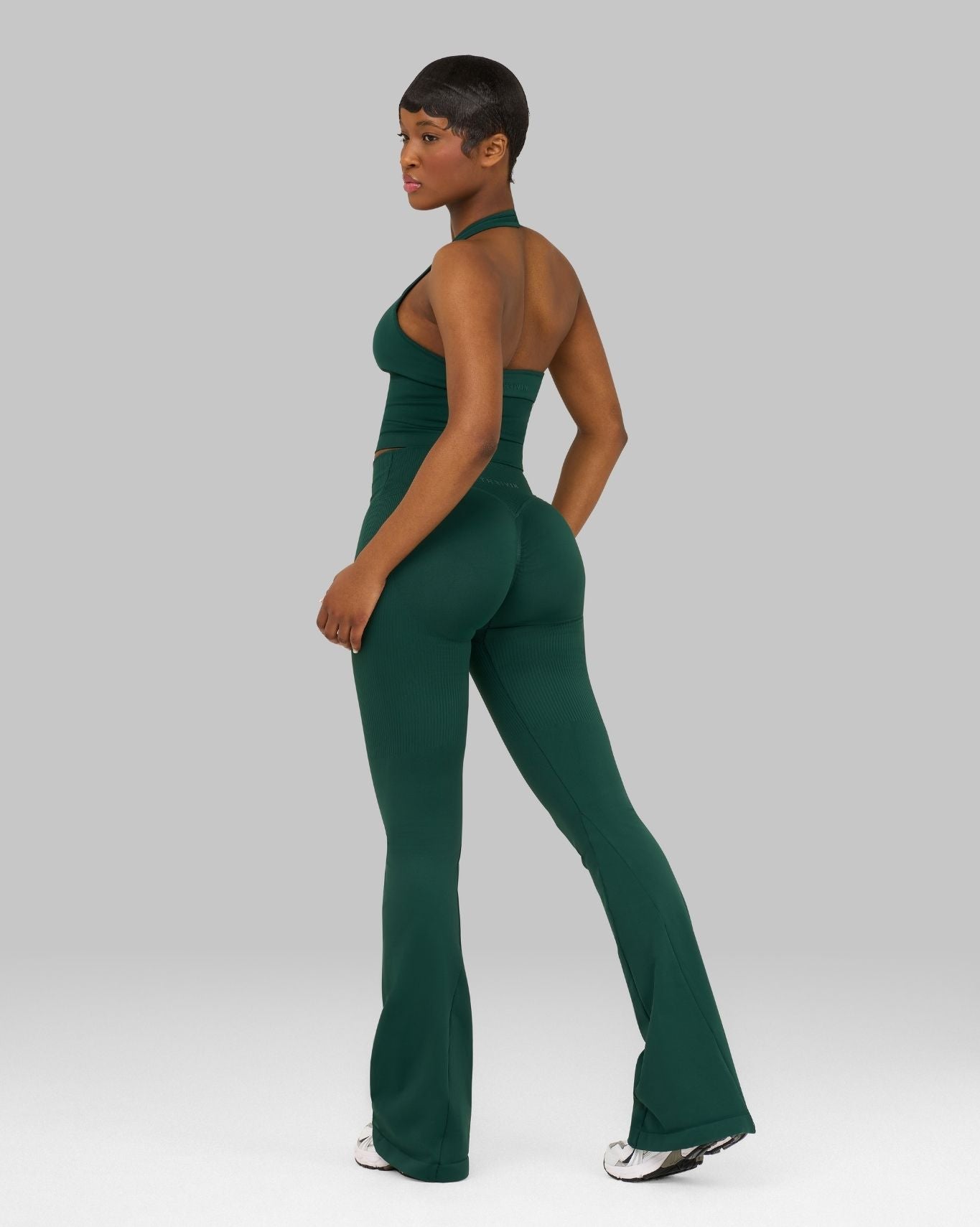Elevate™ Sculpting Mid V-Waist Flare Leggings | Pine Green