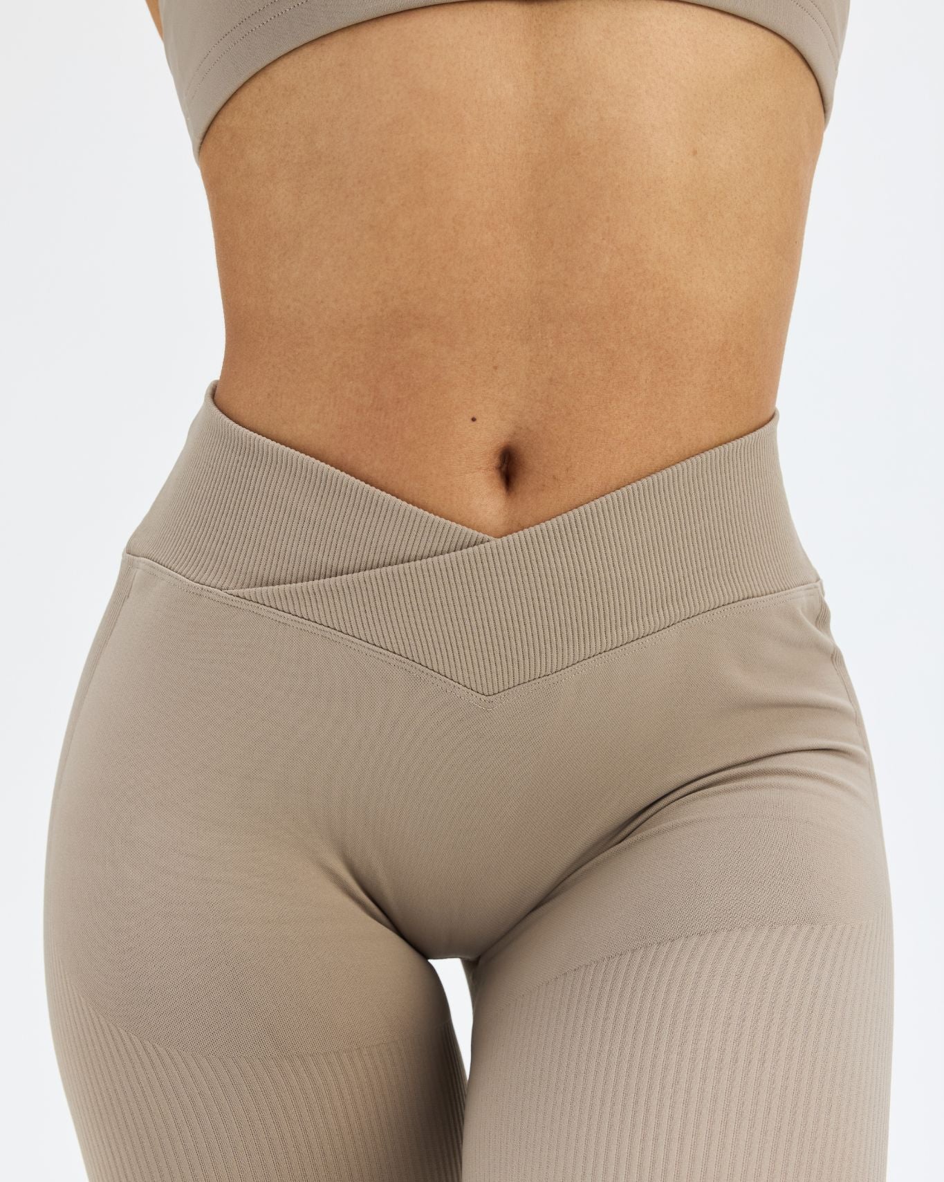 Elevate™ Sculpting Mid V-Waist Flare Leggings | Latte