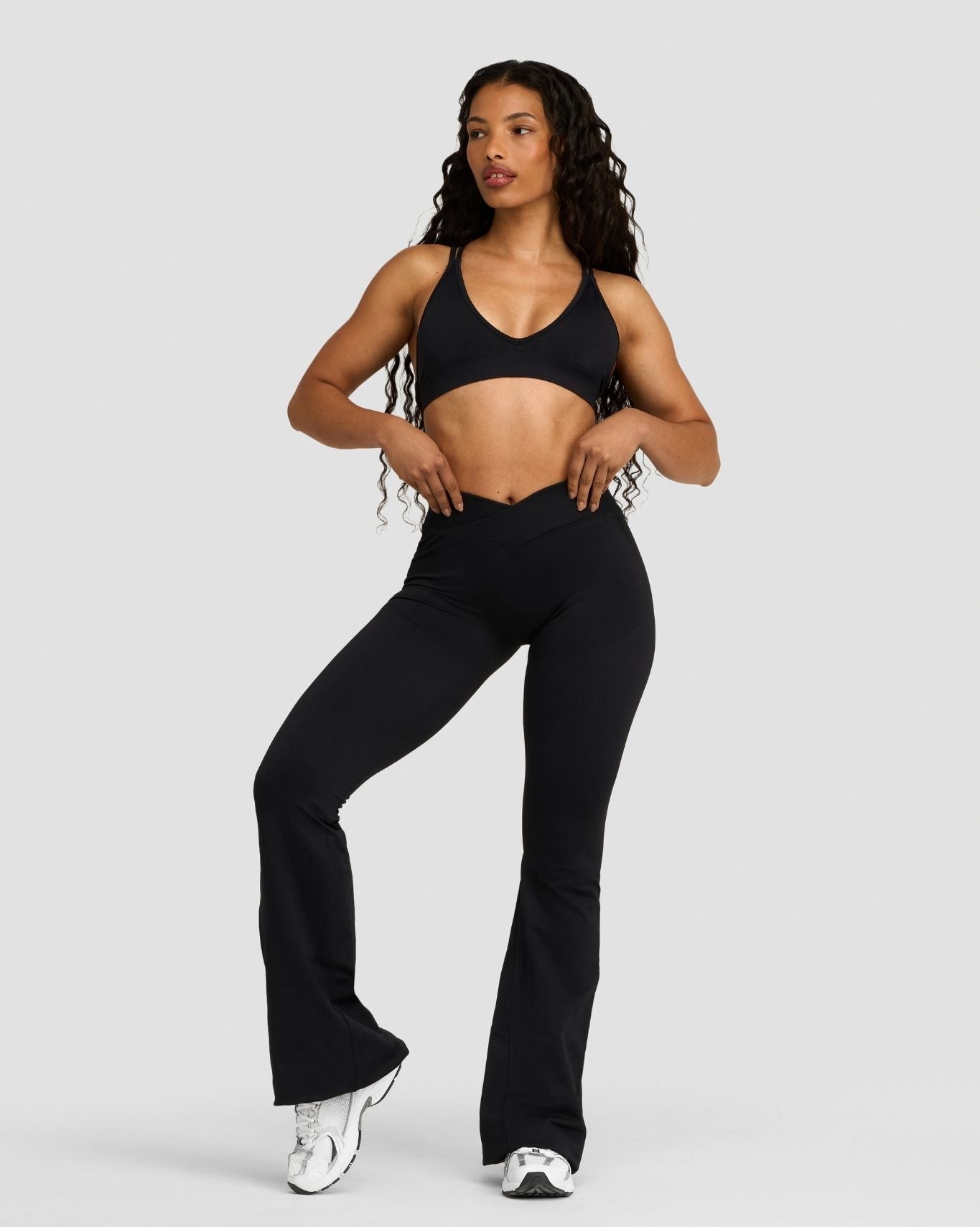 Elevate™ Sculpting Mid V-Waist Scrunch Flare | Night Black