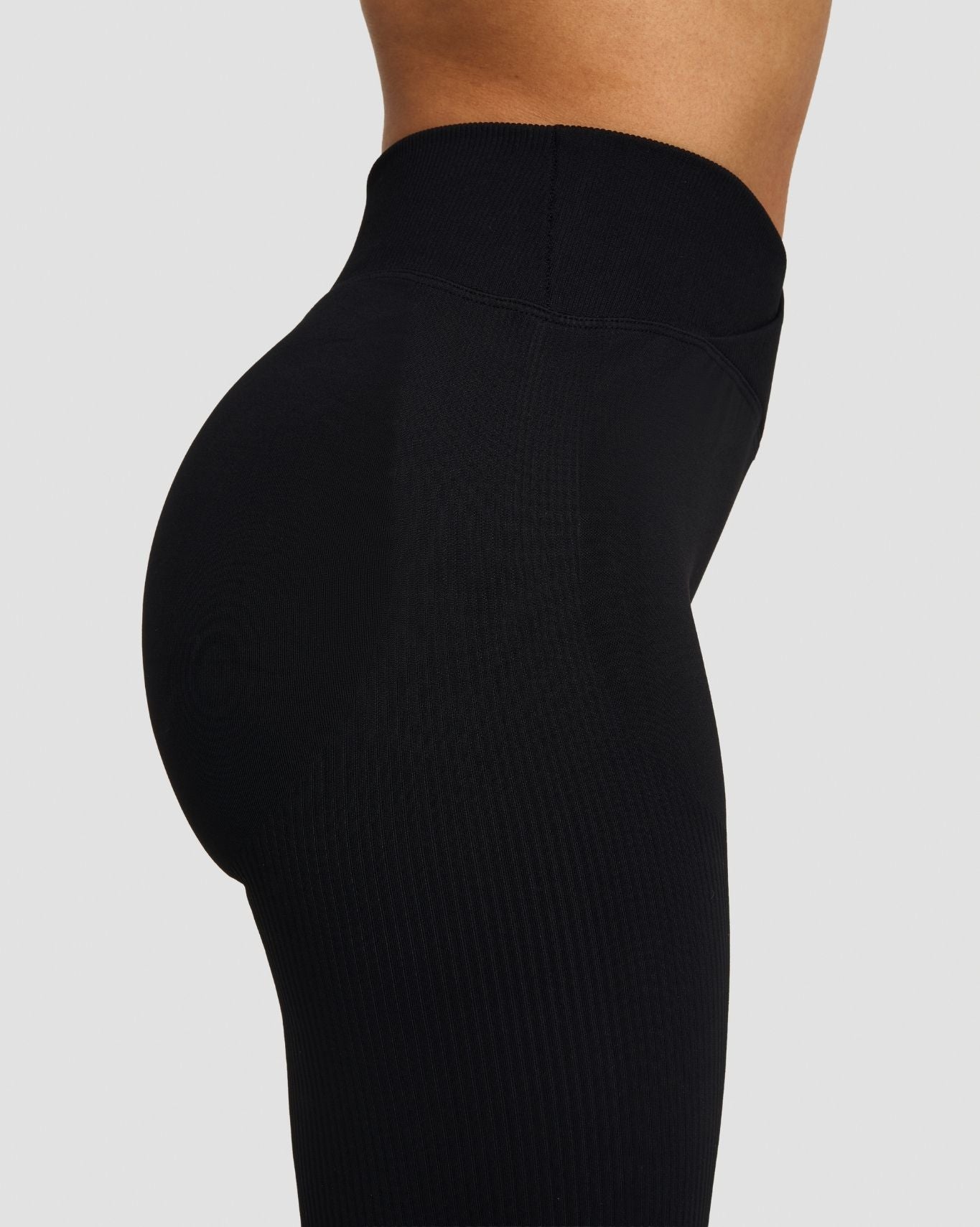Elevate™ Sculpting Mid V-Waist Scrunch Flare | Night Black