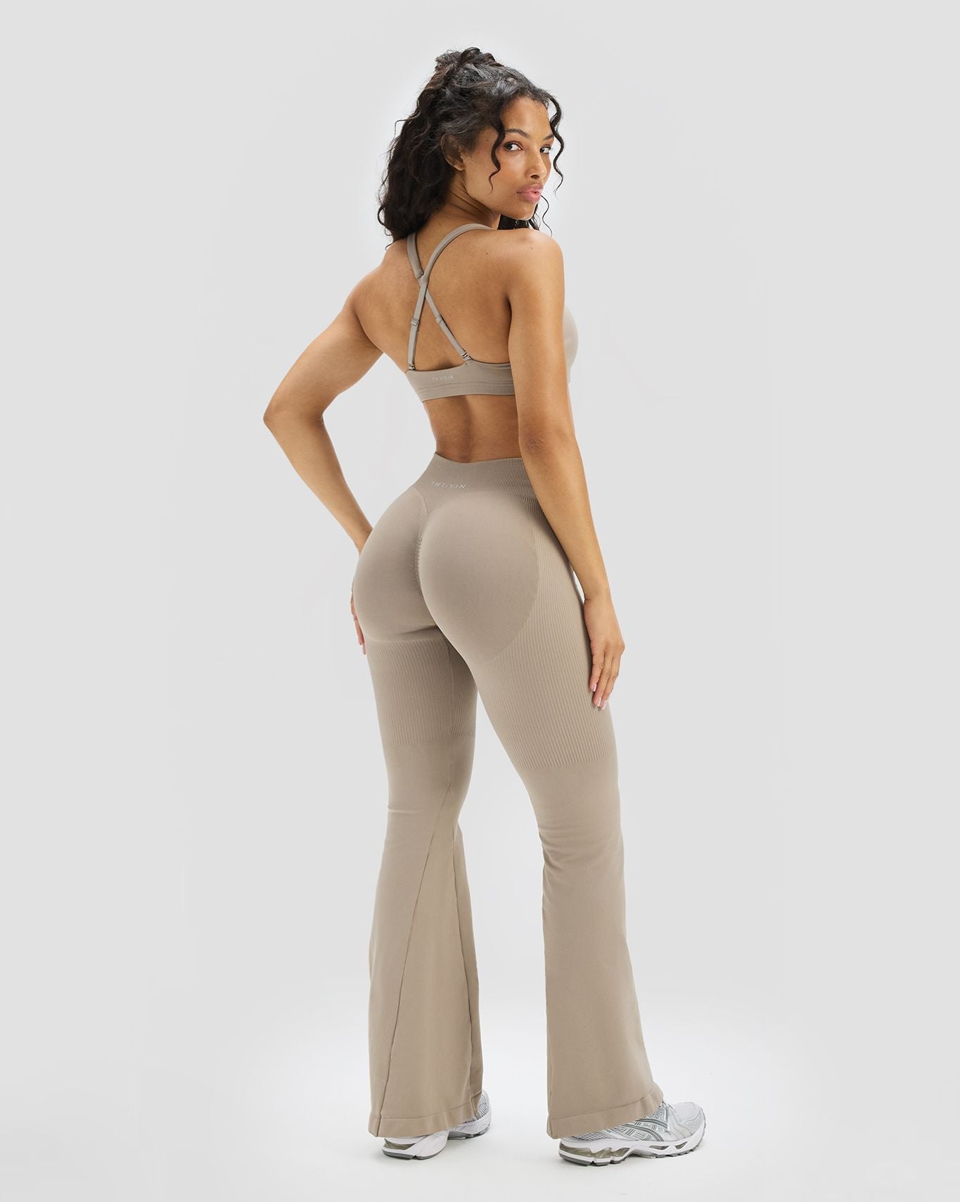 Elevate™ Sculpting Mid V-Waist Flare Leggings | Latte