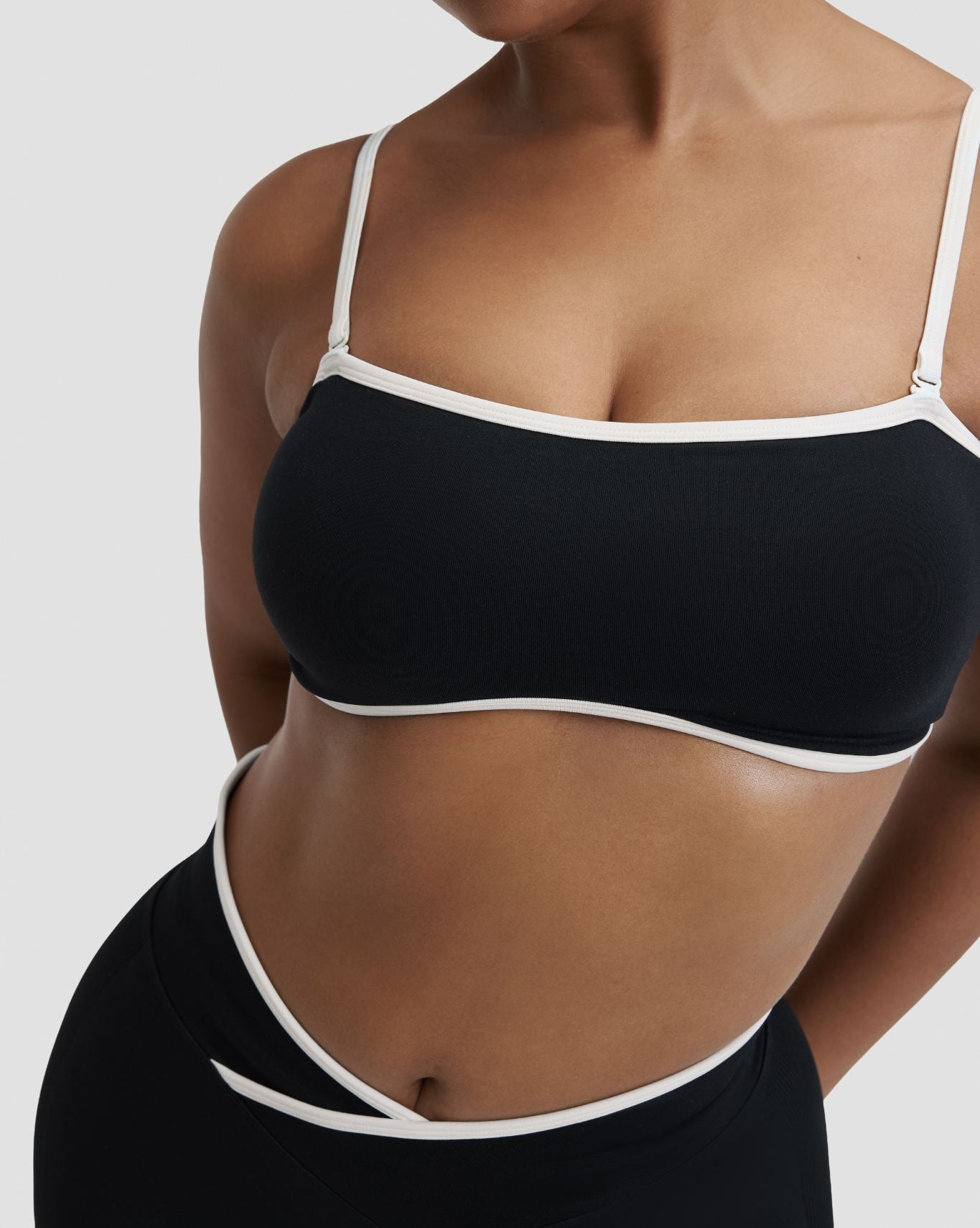 Elevate™ Outline Bandeau Bra | Night Black