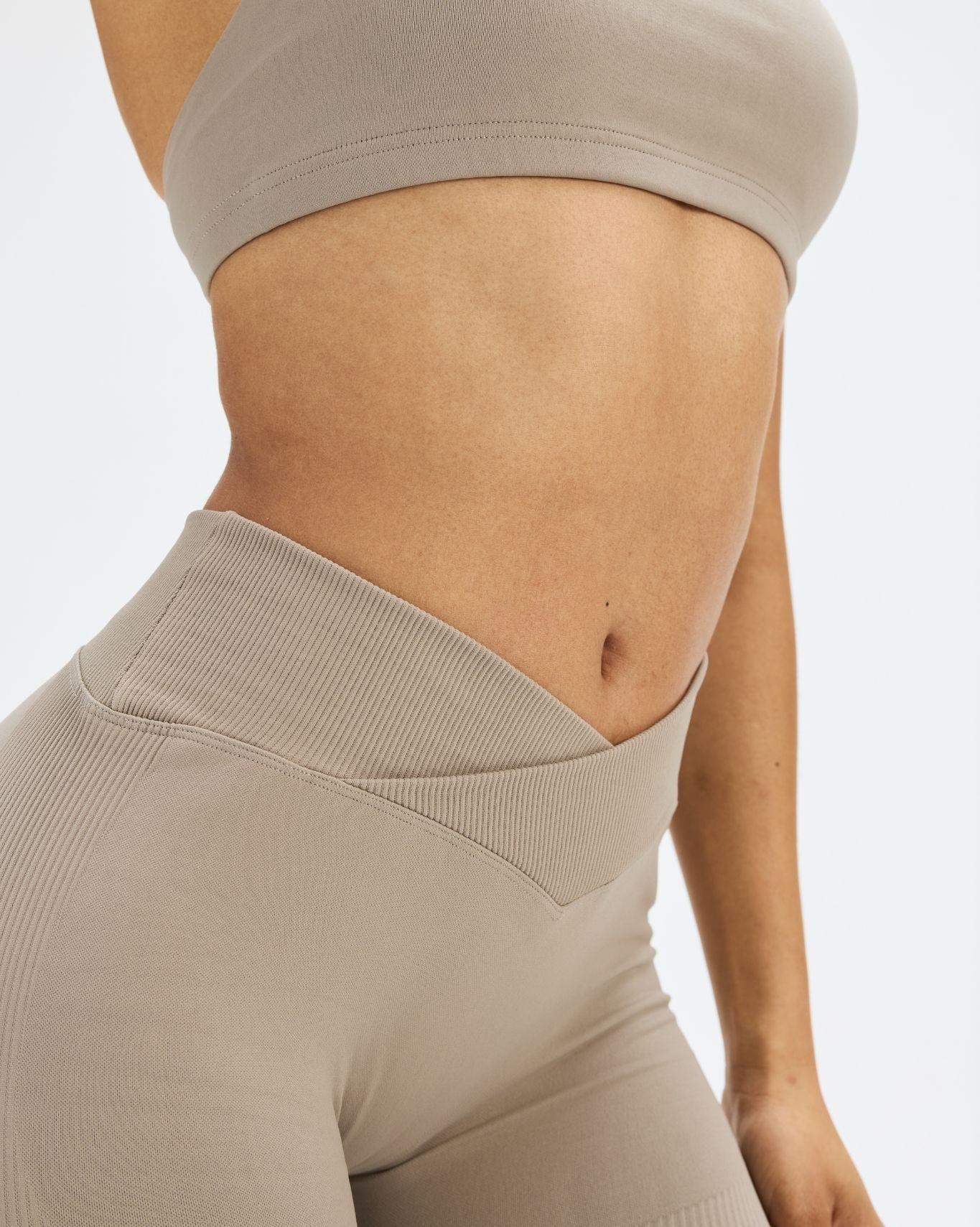 Elevate™ Sculpting Mid V-Waist Flare Leggings | Latte