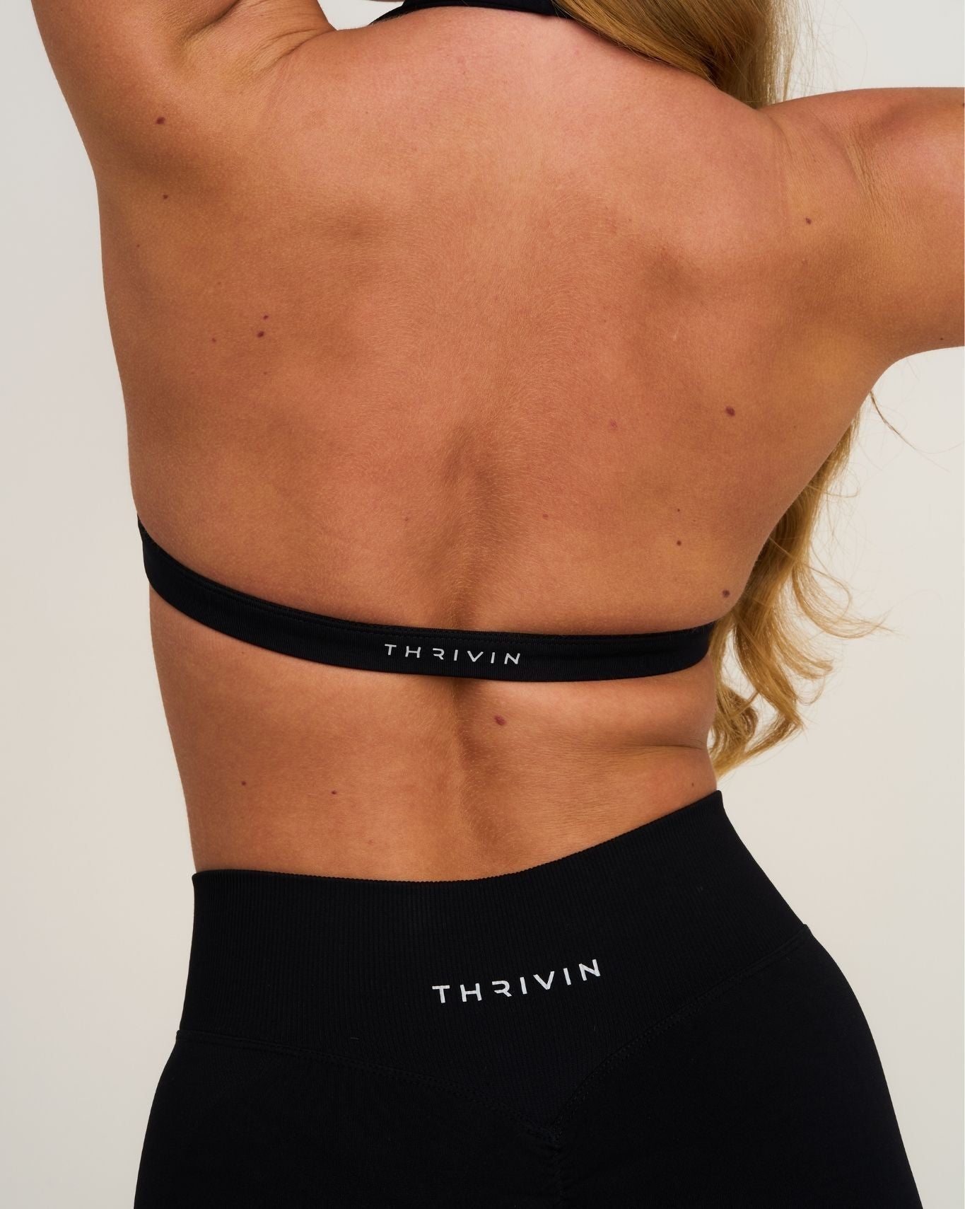 Elevate™ Sculpting Seamless V-Neck Halter Bra | Night Black