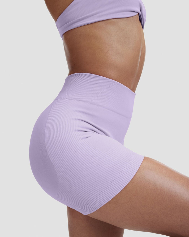 Compression ribbing around the legs