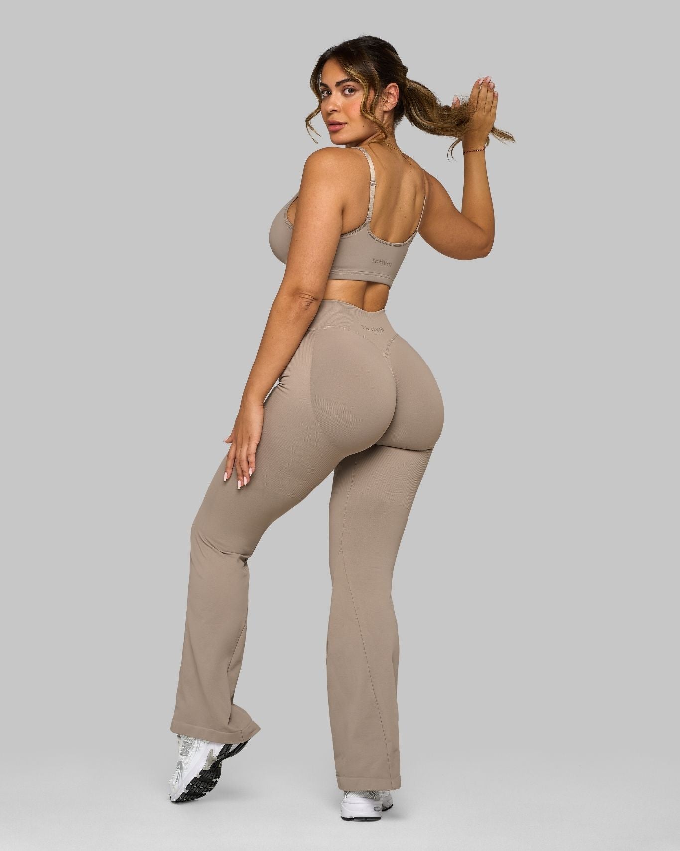 Elevate™ Sculpting Mid V-Waist Flare Leggings | Latte