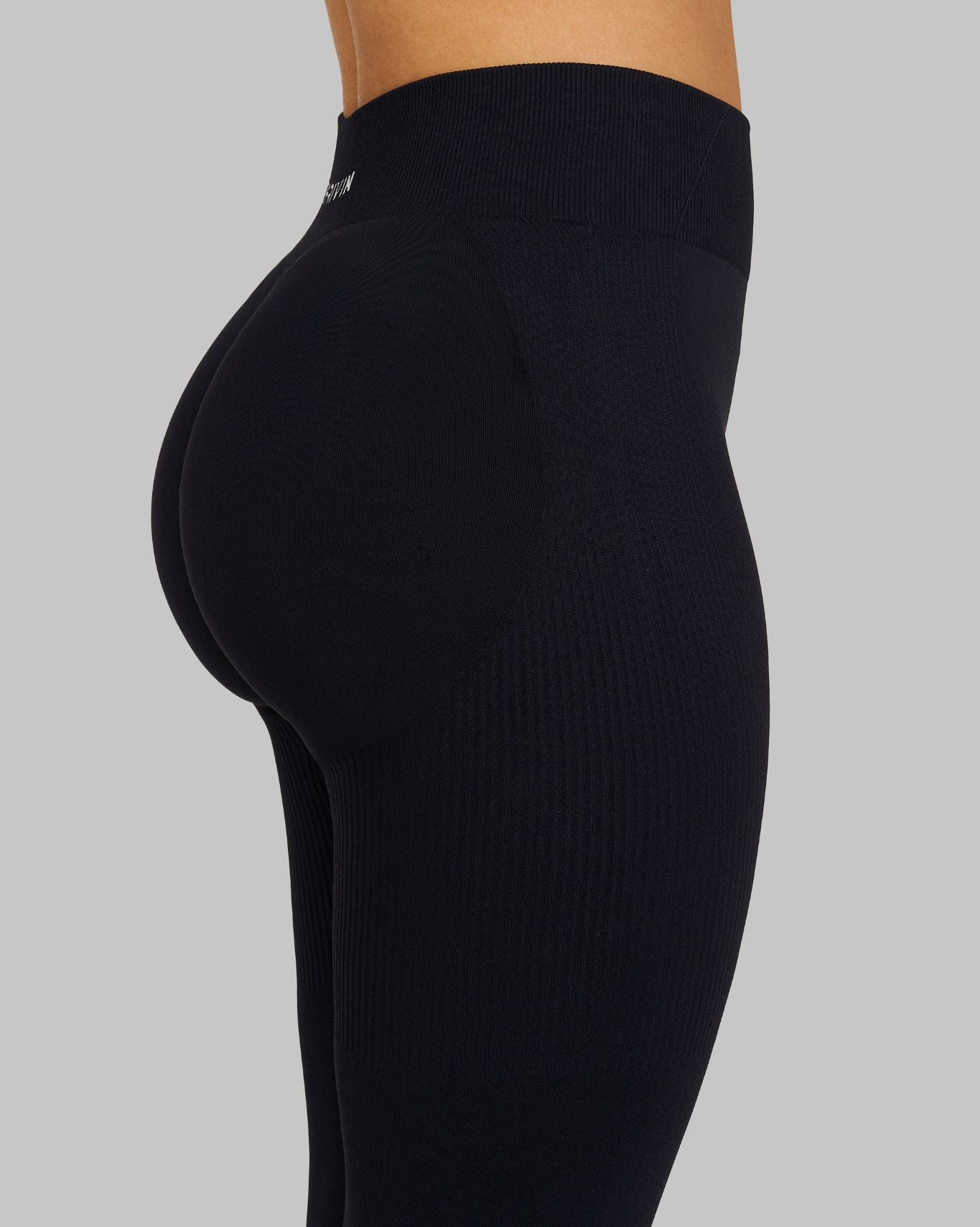 Elevate™ Sculpting Mid Waist Scrunch Leggings | Night Black